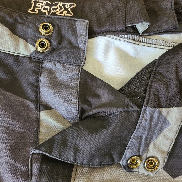 Fox Racing Camo Cargo Shorts Size 32 - Picture 3 of 10